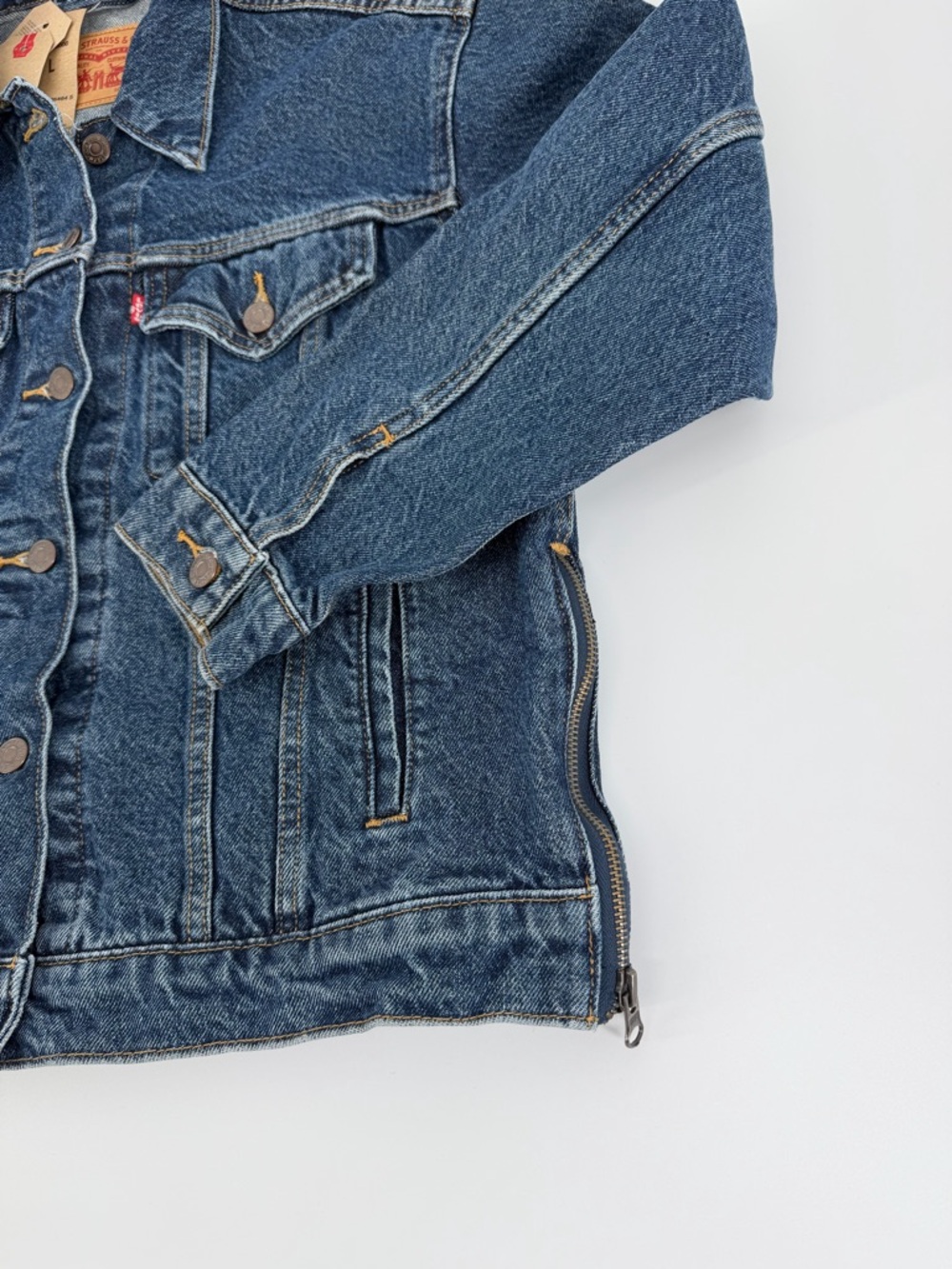 Levi’s Women’s Trucker Denim Jacket 74457 Side Zip Hem Blue L NWT - Picture 9 of 16